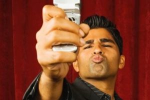 Selfie &ccedil;eken erkeklere dikkat!