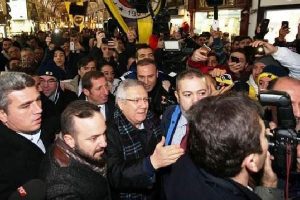 Kapalı&ccedil;arşı'da Aziz Yıldırım'a yoğun ilgi