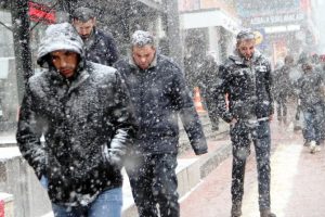 Van'da u&ccedil;ak seferleri iptal edildi