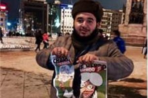Taksim'de Charlie Hebdo dergisini yırttı!