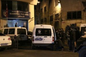 Polis aracına kurşun isabet etti
