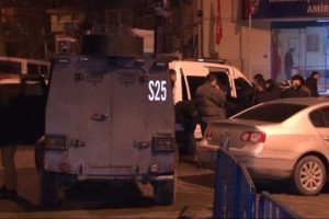 Polis aracına kurşun
