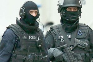 3 bin polis peşlerinde