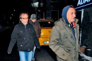 Engin G&uuml;naydın'a arkadaşlarından koruma kalkanı...