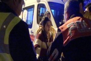 Polis ka&ccedil;an s&uuml;r&uuml;c&uuml;y&uuml; g&ouml;zaltına aldı, eşinin doğum g&uuml;n&uuml;n&uuml; kutladı
