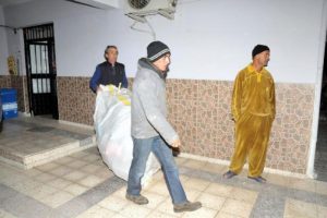 &Ccedil;&ouml;p evin sahibi temizlik iş&ccedil;isi &ccedil;ıkınca...