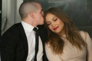 Jennifer Lopez aldatan sevgilisi Casper Smart'ı affetti...