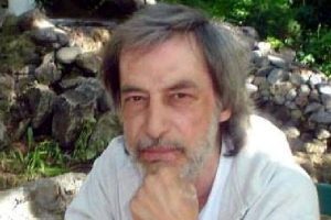 Eski avukat tamirhanede &ouml;l&uuml; bulundu