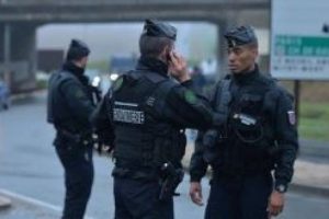 Paris'te bir g&ouml;rg&uuml; tanığı konuştu: 'Saldırganların elini sıktım...'