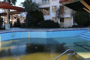 Marmaris'te havuzlar buz tuttu