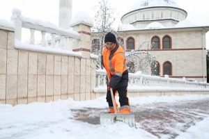 Nil&uuml;fer'in g&ouml;r&uuml;nmez kahramanları