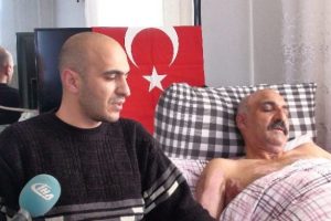 Kılı&ccedil;daroğlu'na ayakkabı atan eylemci konuştu