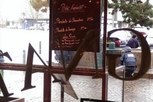 Market operasyonunda saldırgan &ouml;ld&uuml;r&uuml;ld&uuml;!