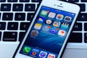 B&uuml;k&uuml;lebilir iPhone geliyor
