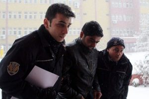 Başkasının yerine sınava girince yakalandı