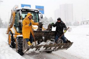 Karab&uuml;k'te 376 k&ouml;y yolu ulaşıma kapandı