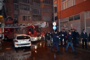 Boş dairede &ccedil;ıkan yangın paniğe neden oldu