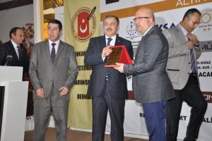 "Gazetecinin tarafsız olması lazım"