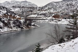 Soğuklar baraj dondurdu