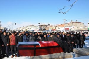 Polis kurşunuyla hayatını kaybeden T&uuml;rk memleketinde defnedildi