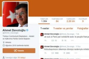 Davutoğlu'ndan Fransızca tweet!