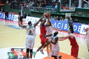 TOFAŞ'ın deplasmanda y&uuml;z&uuml; g&uuml;lmedi:76-62