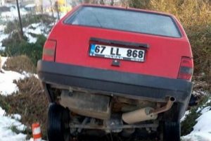 İki otomobil &ccedil;arpıştı: 2 yaralı