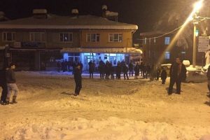 Bursa'da gen&ccedil;lerin kar keyfi