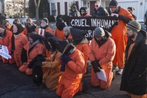 Guantanamo protesto edildi
