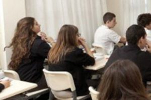 Lise &ouml;ğrencileri zorunlu kurtarma sınavına giriyor