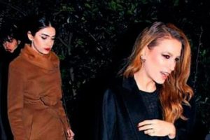 İki G&uuml;zel gece gezmelerinde...