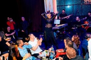 'Yıkılmışım Ben' ile b&uuml;y&uuml;k alkış aldı...