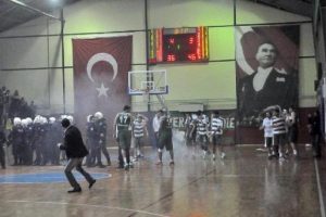 Olaylı ma&ccedil;ı Bursaspor kazandı!