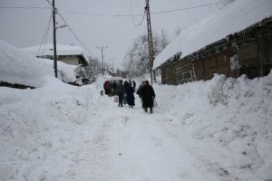 Bursa'da mahsur kalan k&ouml;yl&uuml;lerin 10 g&uuml;nl&uuml;k kar &ccedil;ilesi