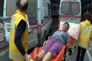 İşyeri tabelası kafasına d&uuml;şt&uuml;