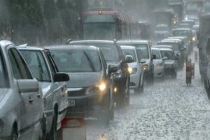 Bursa'da  şiddetli yağmur hayatı olumsuz etkiledi
