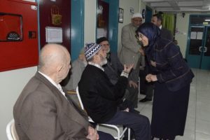 Baş&ouml;rt&uuml;l&uuml; belediye başkanı olduğuna inanamadılar