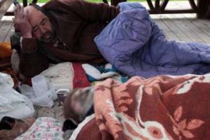 Soğuktan &ouml;len arkadaşa son bakış