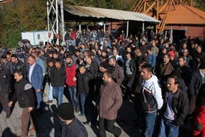 43 madenci daha işten &ccedil;ıkarıldı