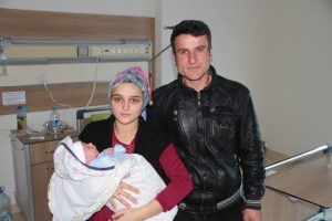 Telefonla doğum yaptırılan anne konuştu