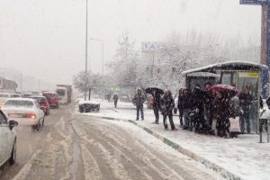 Bursa'da hayat durdu otob&uuml;sler terminalden &ccedil;ıkamadı