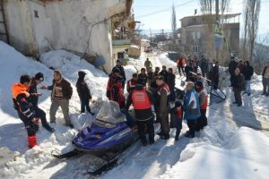 Bursa'da karda mahsur kalan 3 kişi i&ccedil;in operasyon