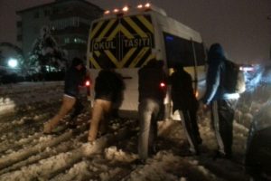 Şehir merkezinde trafik kilitlendi