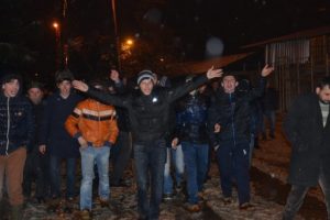 &Ouml;fkeli kalabalık SEDAŞ'ı bastı