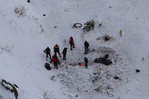 &Ccedil;ığ altında kalan iş&ccedil;ilerden 2'sinin cesedine ulaşıldı