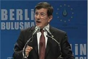 Davutoğlu: Yurt dışında doğum yapan her anneye altın verilecek