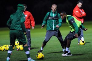 Bursaspor &ccedil;ip takılı &ouml;zel yeleklerle &ccedil;alışıyor