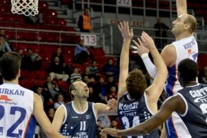 Anadolu Efes'e T&uuml;rk Telekom engeli