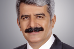 Rekt&ouml;rden g&uuml;l&uuml;mseten kar tatili tweeti