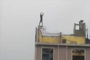 İp cambazı değil, inşaat iş&ccedil;isi